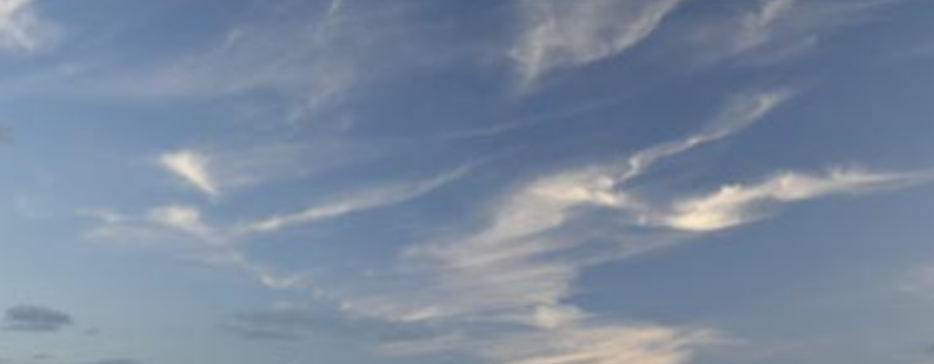 Cirrus dans le ciel